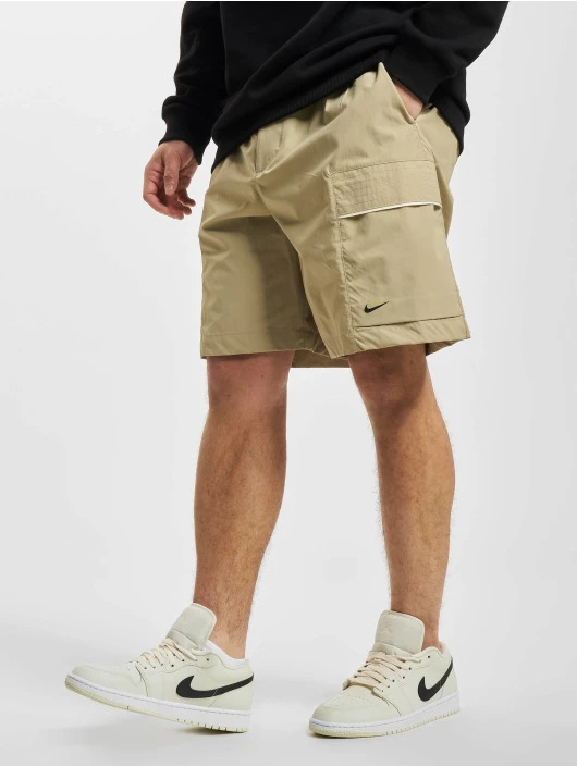 Nike Herren Shorts 195868386875 In Beige 1 Nike Herren Shorts 195868386875 In Beige